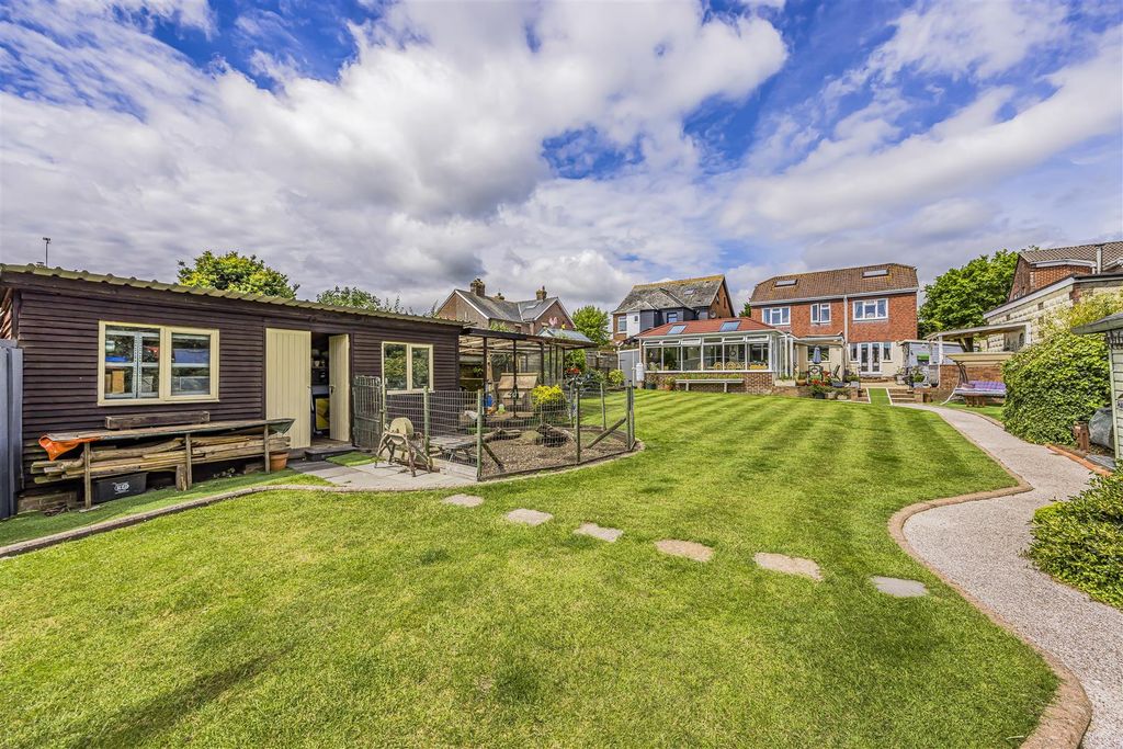 Property photo 1 of 37 The Mole Hole, Denmead-Porticomarketing-Soldby-43.