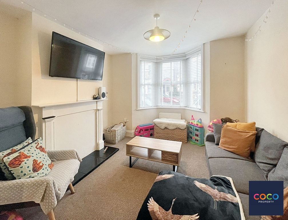 Property photo 2 of 10 Sitting Room