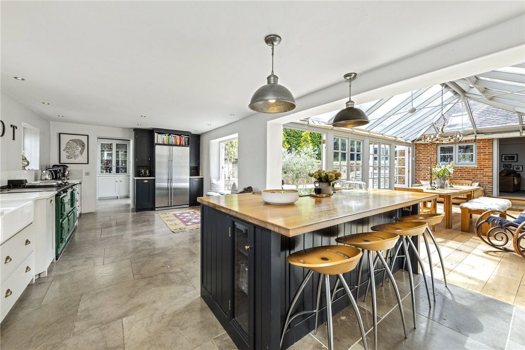 Property photo 3 of 40 House. Partnership