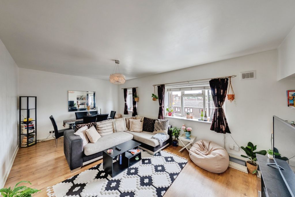 Property photo 1 of 18 A7S09504Hdr