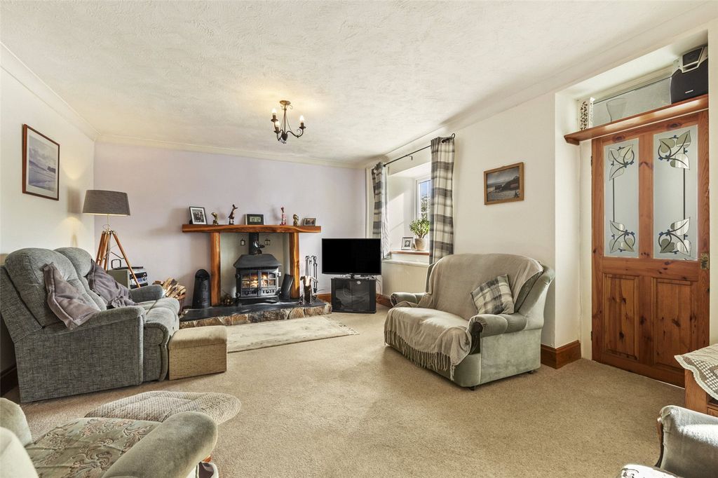 Property photo 2 of 32 Lounge 3