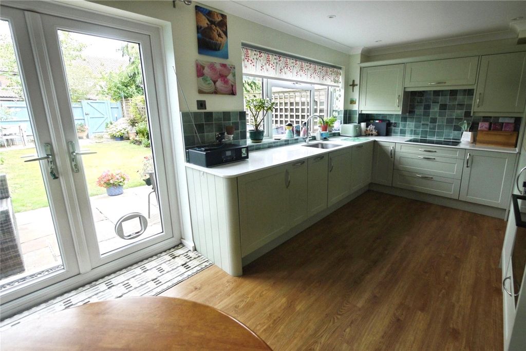 Property photo 3 of 20 Kitchen/Dining Room
