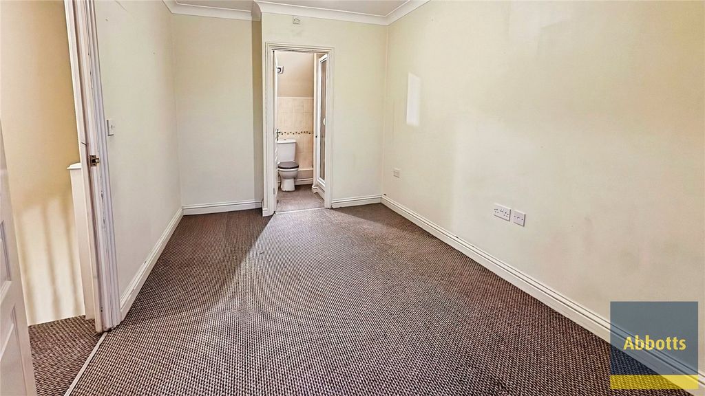 Property photo 2 of 18 Picture No. 24