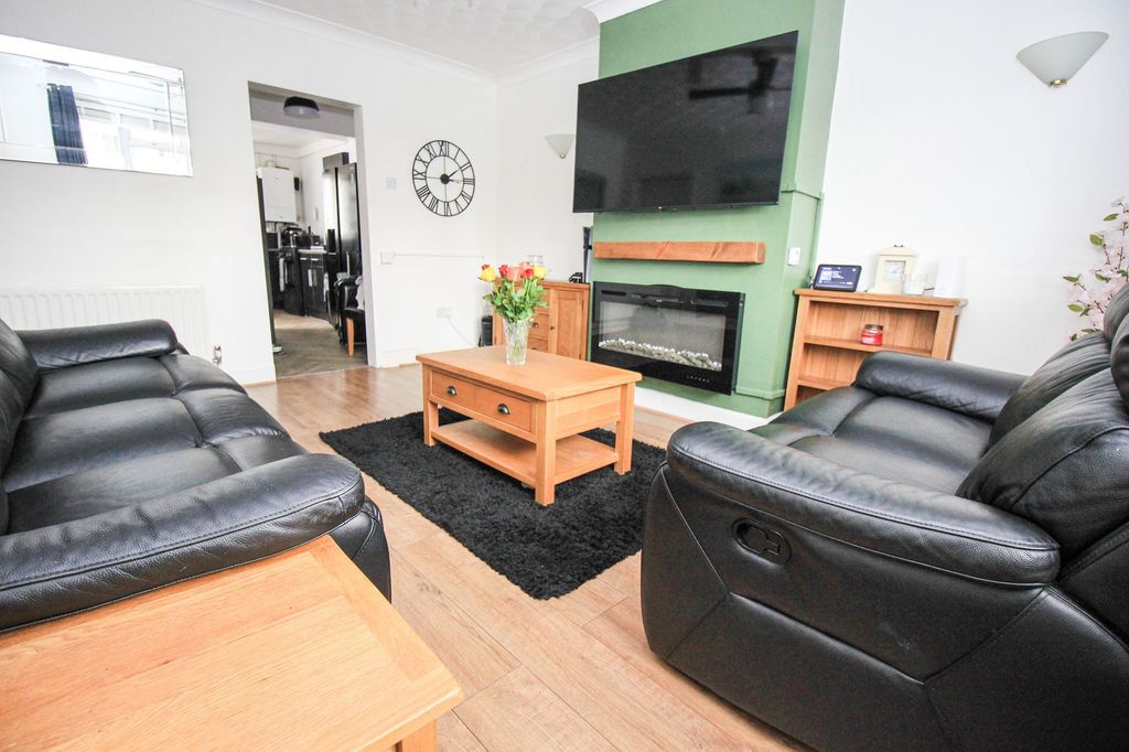 Property photo 2 of 17