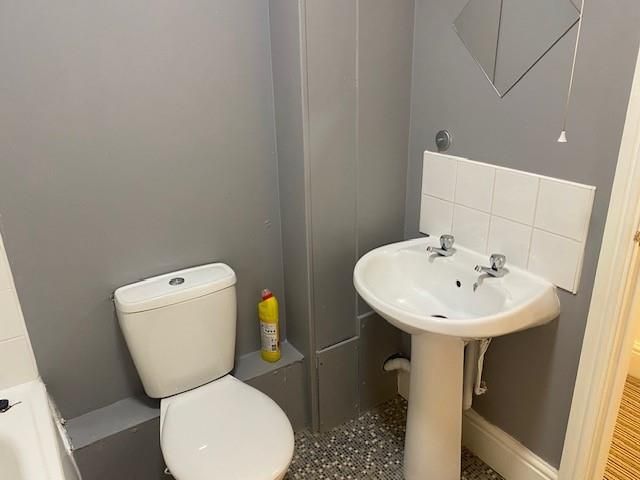 Property photo 1 of 20 Bathroom 2.Jpg