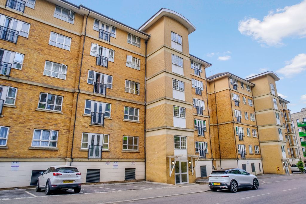 Property photo 1 of 8 78 Geneva Court, 2 Rookery Way, London Nw9 6Gb