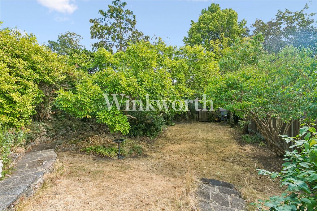 Property photo 3 of 18 Garden