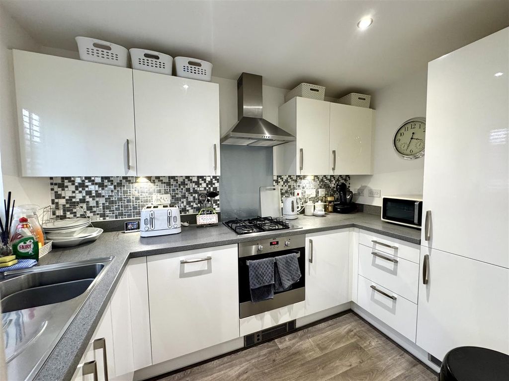 Property photo 3 of 20 Kitchen