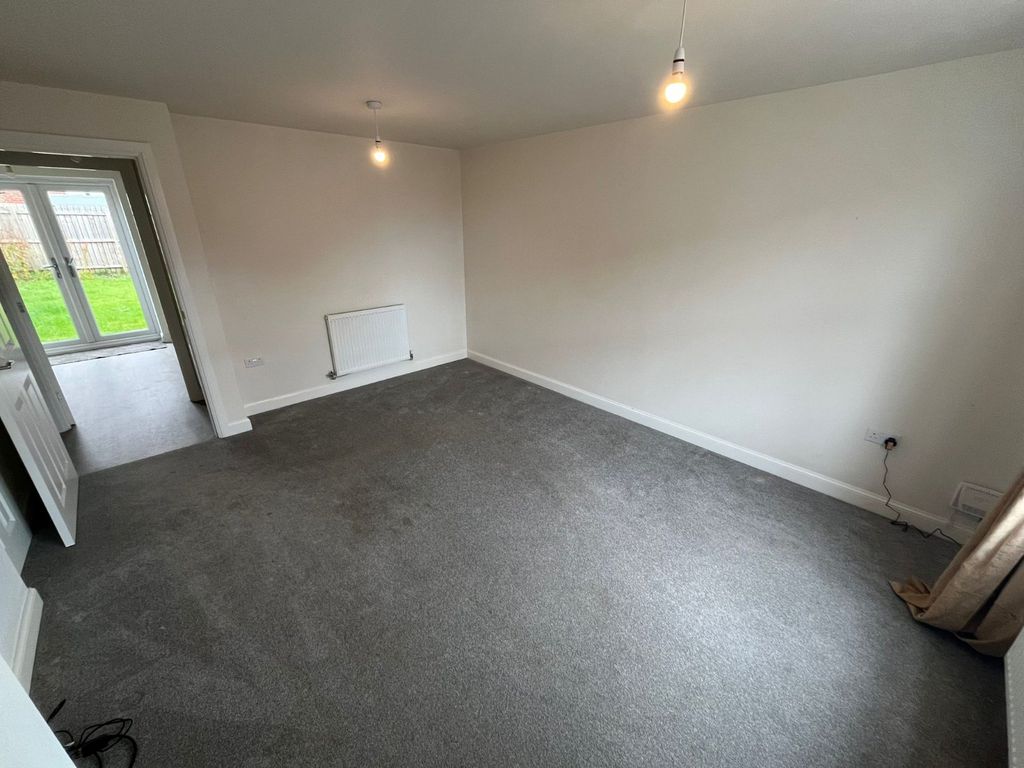 Property photo 2 of 11 Lounge