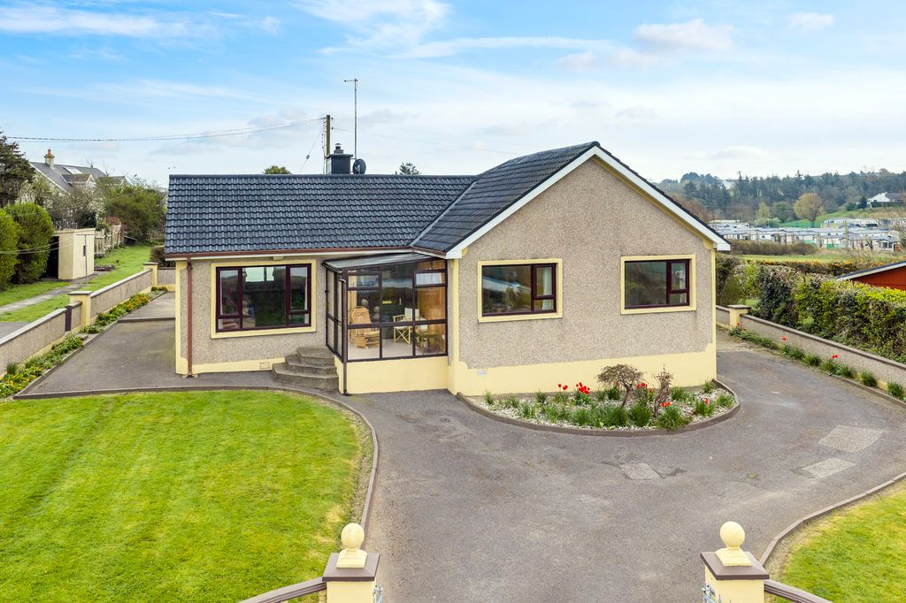 Property photo 2 of 64