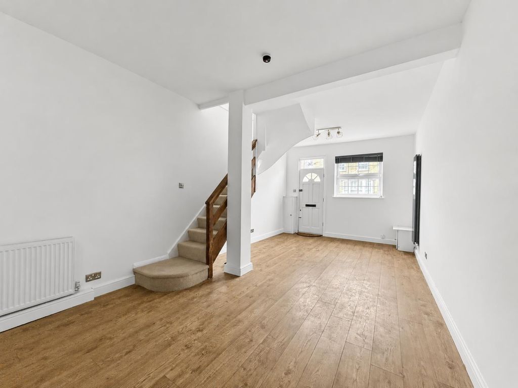 Property photo 3 of 10 Living Room With White Wall 2.Png