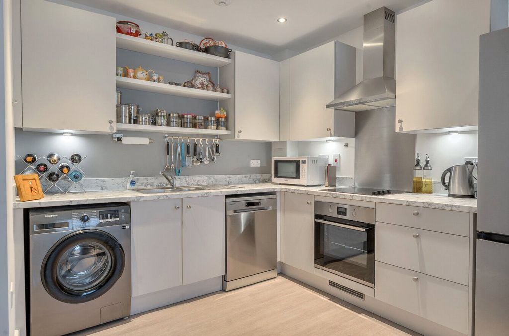 Property photo 3 of 9 1375921-6-6909d8B...