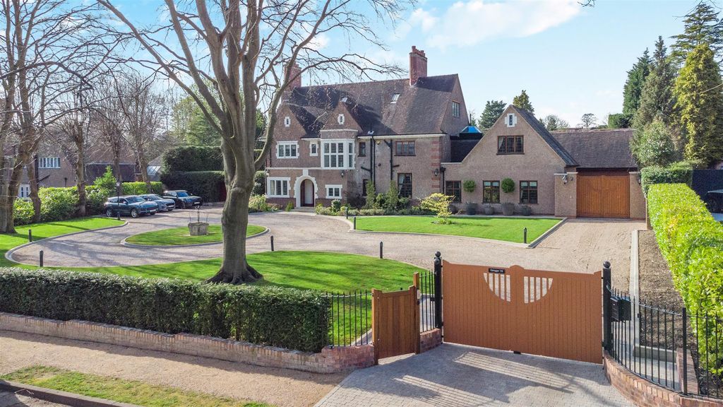 Property photo 1 of 29 8641835-Exterior02.Jpg