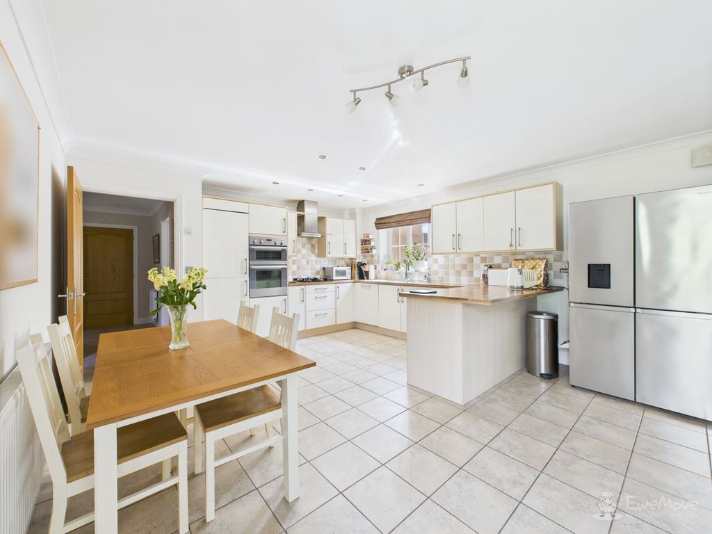 Property photo 2 of 26 Kitchen- Mark Stephens Ewemove Newmarket And Soham