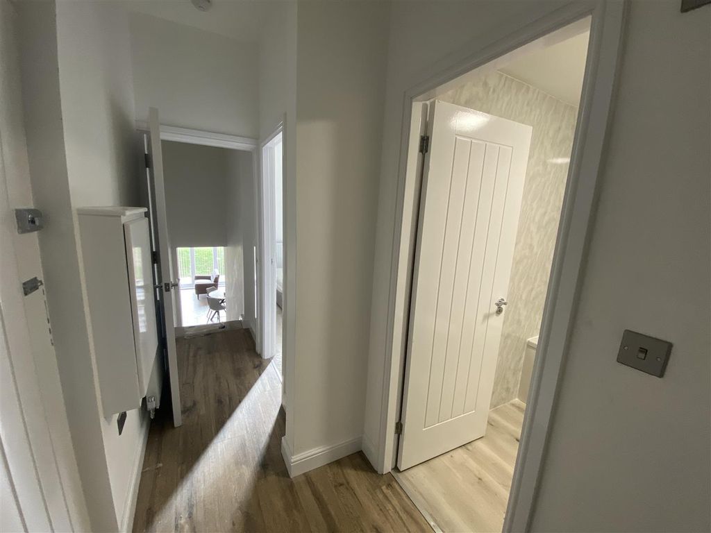 Property photo 2 of 10 Hallway