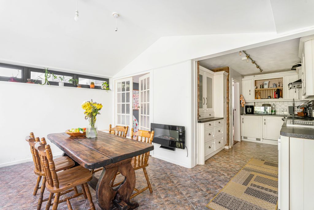 Property photo 3 of 12 Dining Area