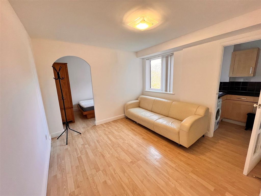 Property photo 2 of 5 Coopers Estate Agents