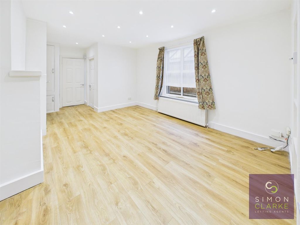 Property photo 3 of 13 Cam05425G0-Pr0086-Still020.Jpg