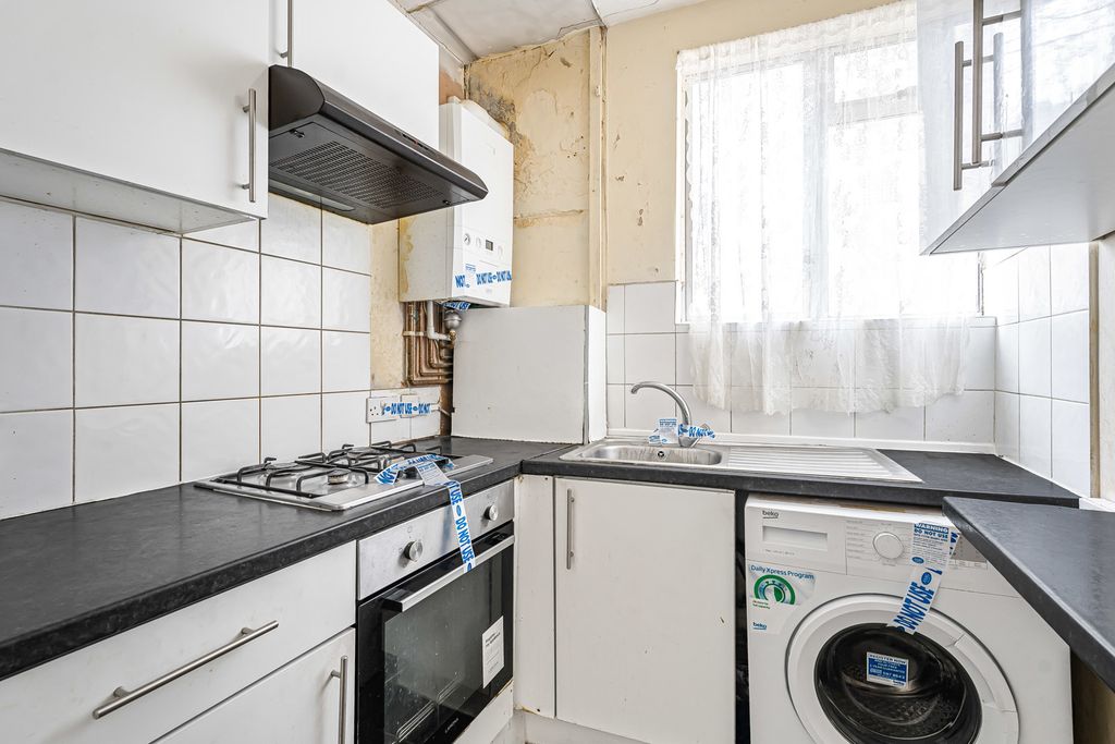 Property photo 3 of 8 Kitchen