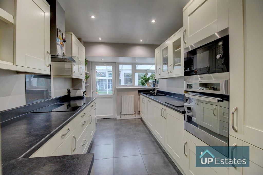 Property photo 3 of 28