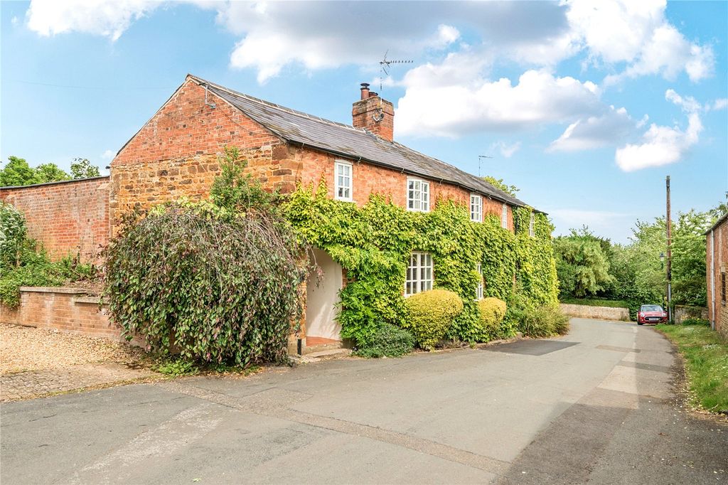 Property photo 1 of 30 Wayside Cottage