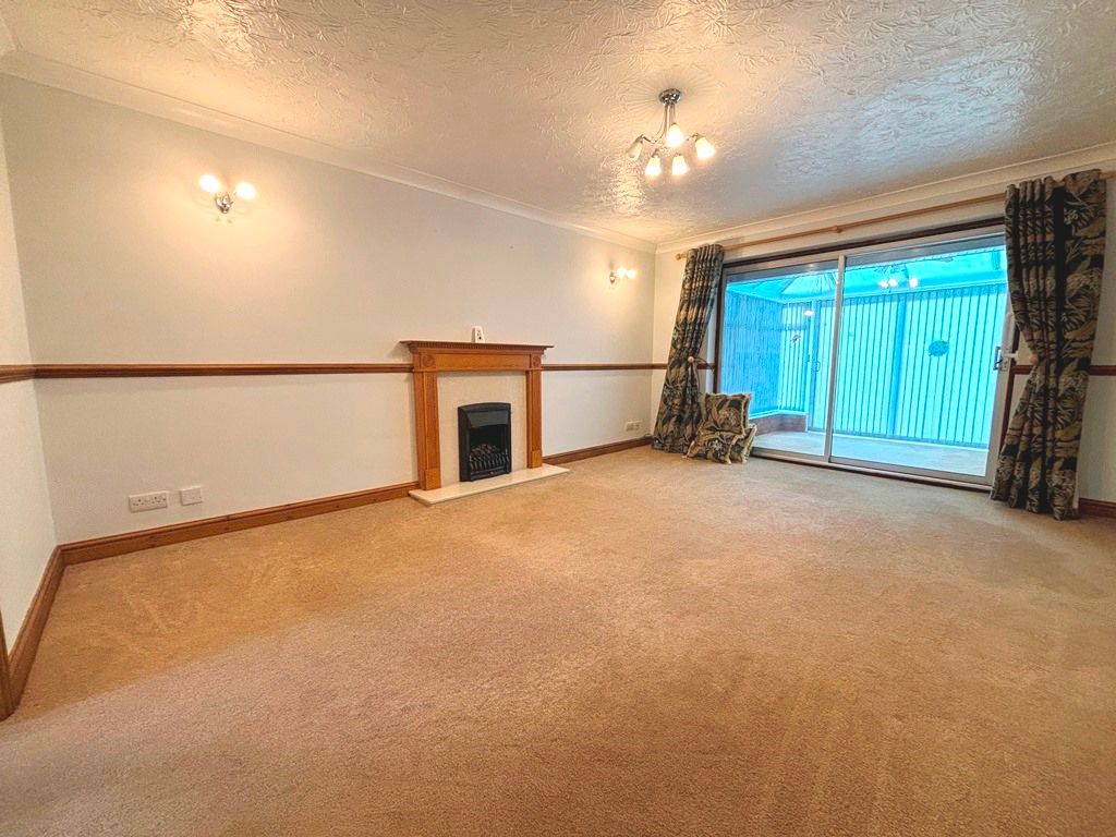 Property photo 3 of 11 Sitting Room