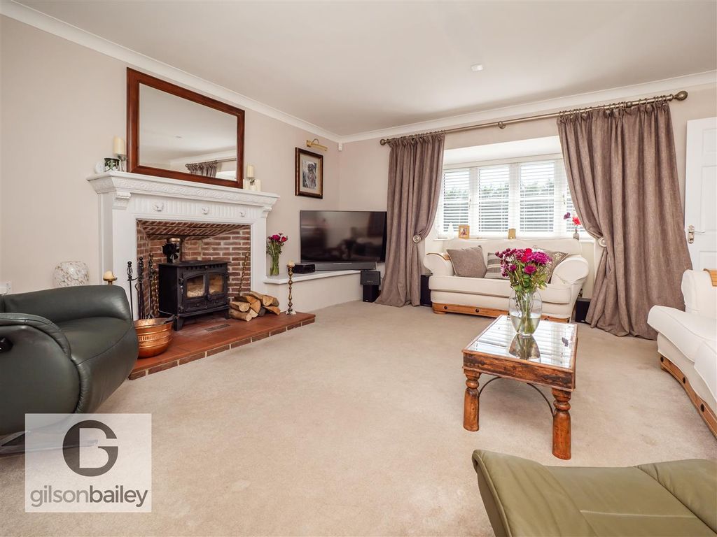 Property photo 3 of 43 27Manorfarmclose-58.Jpg