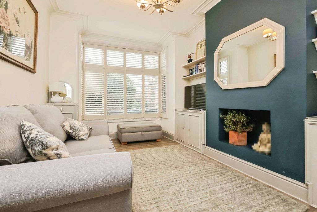 Property photo 2 of 26 Lounge