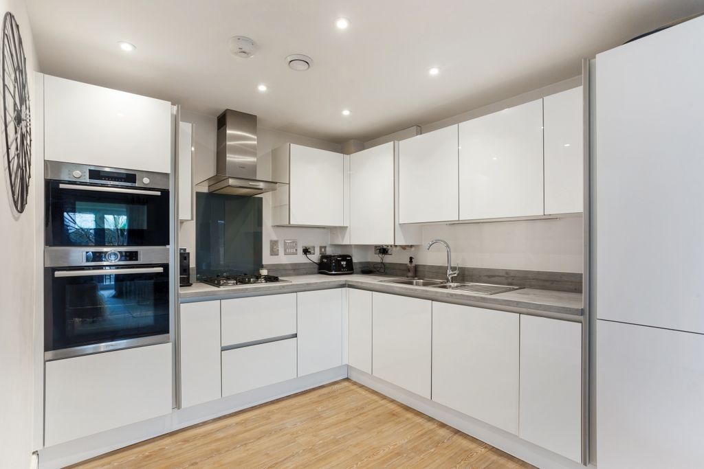 Property photo 1 of 7 Kitchen (1)