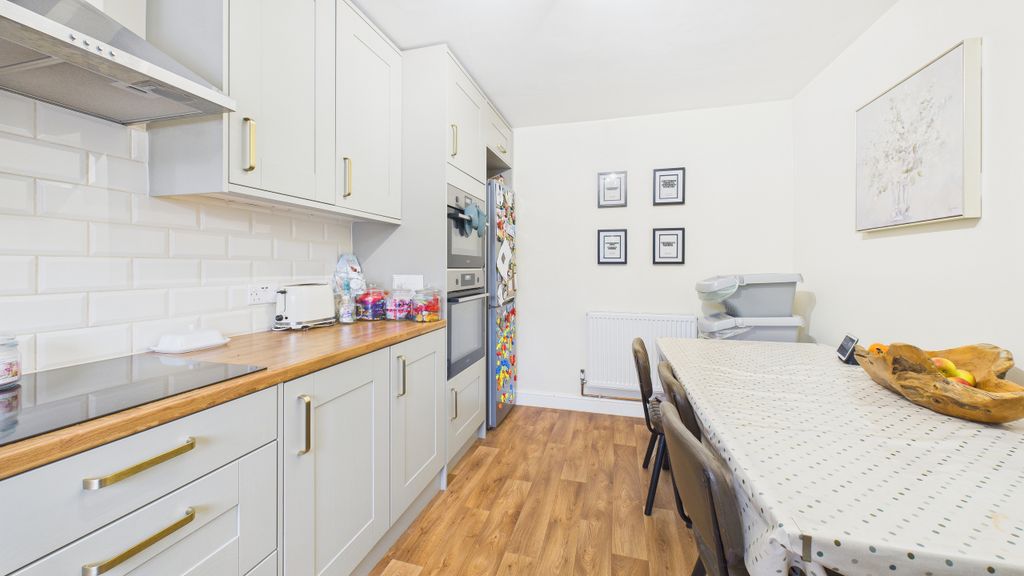 Property photo 2 of 13 Cam04968G0-Pr0088-Still006