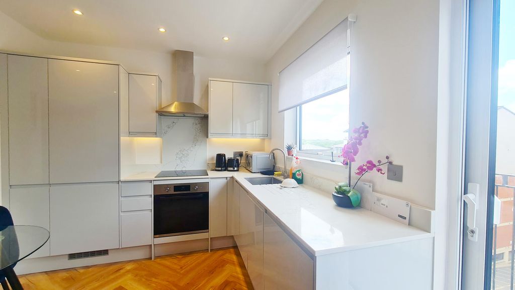 Property photo 1 of 8 Kitchen