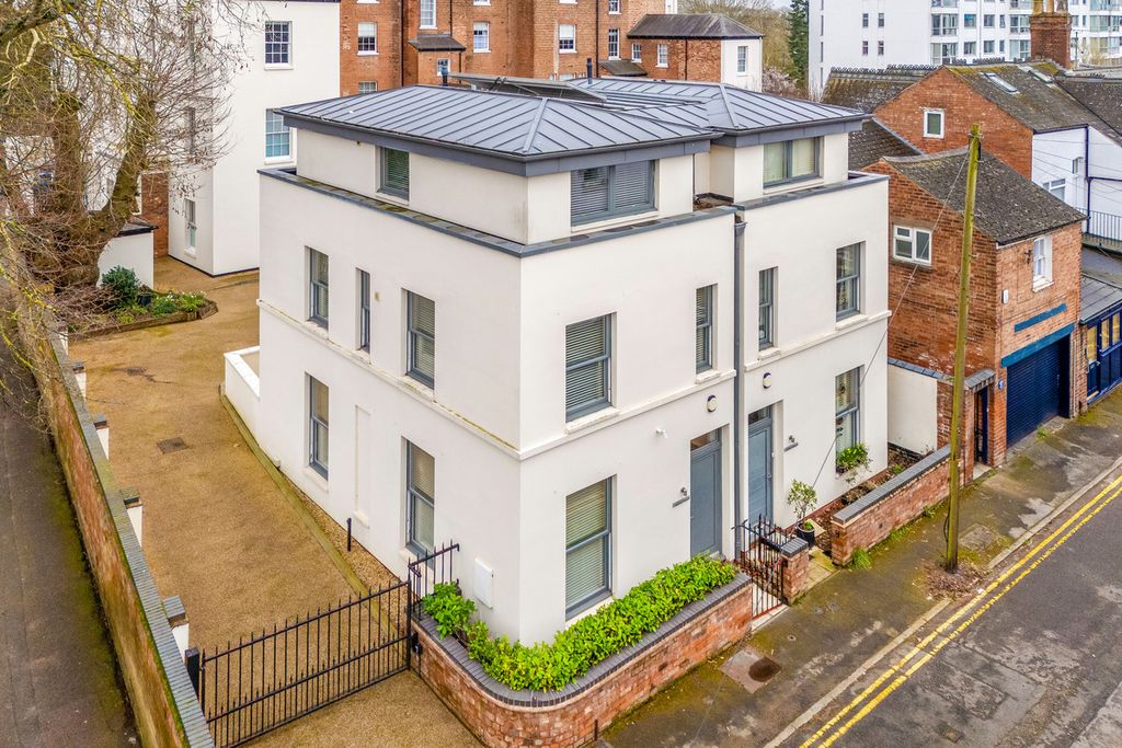 Property photo 1 of 30