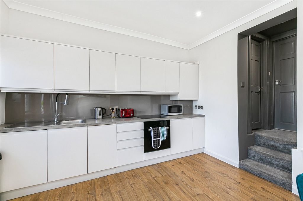 Property photo 3 of 23 Kitchen