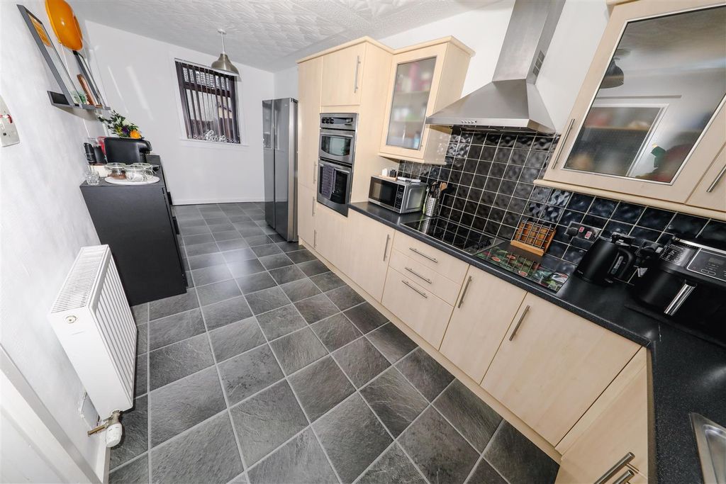 Property photo 2 of 16 B