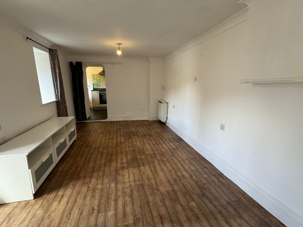 Property photo 2 of 9 Bedroom