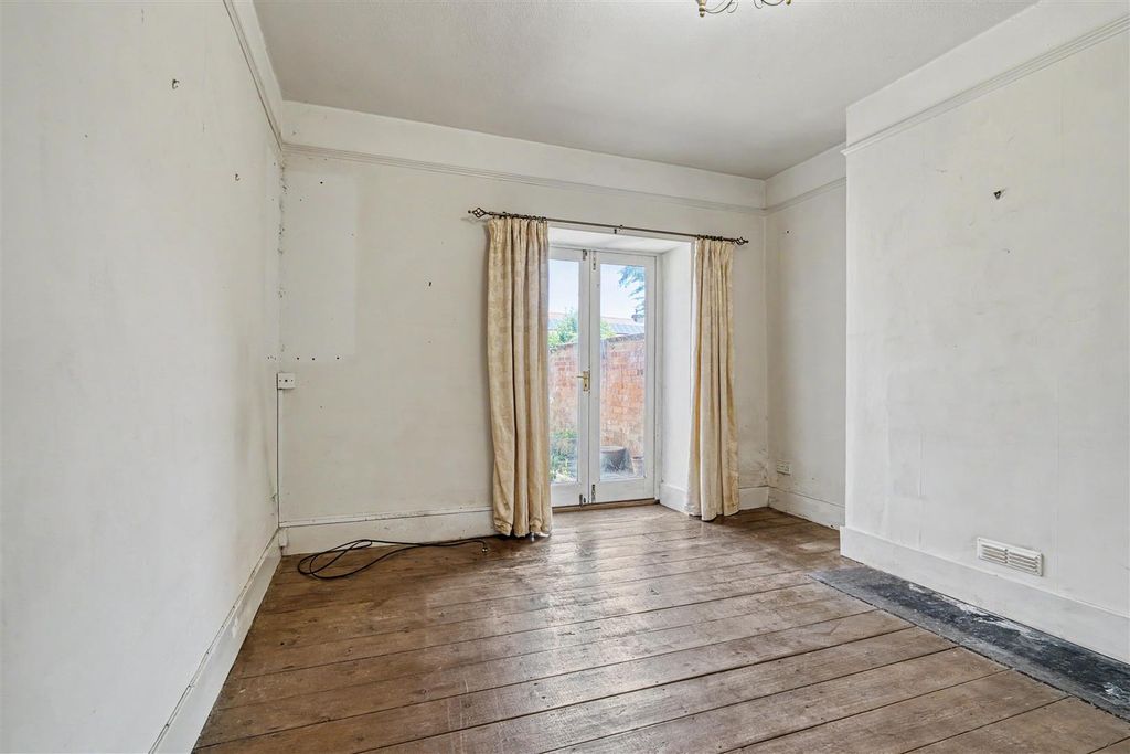 Property photo 3 of 9 Dining Room
