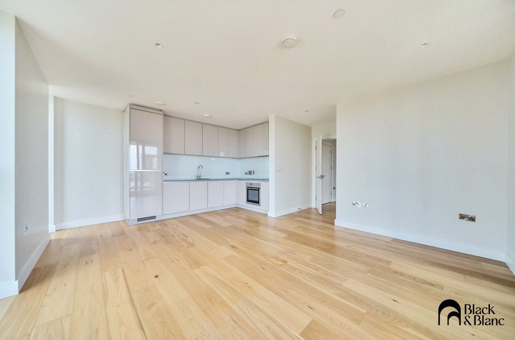 Property photo 3 of 16 Kitchen/Living Room