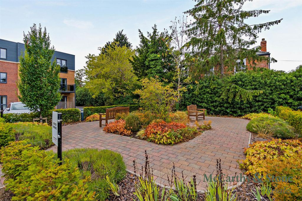 Property photo 2 of 17 8702975-Exterior05-800.Jpg