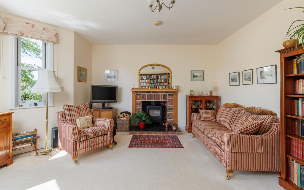 Property photo 3 of 37