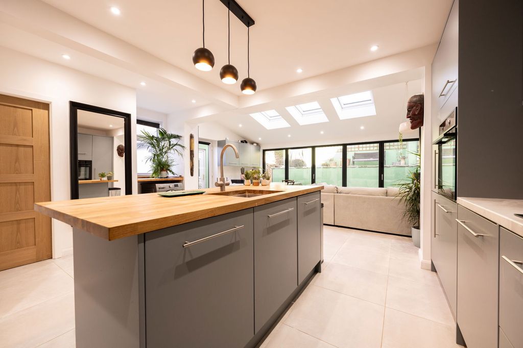 Property photo 1 of 34