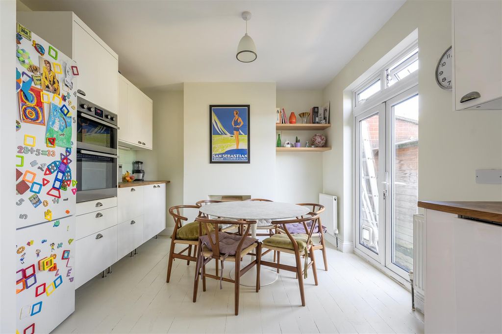 Property photo 3 of 25 Corbett Road E17