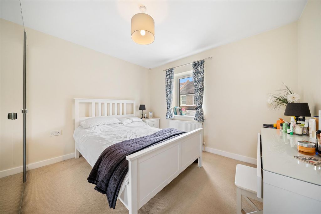 Property photo 3 of 8 Grove Road, Sw19 1Bj