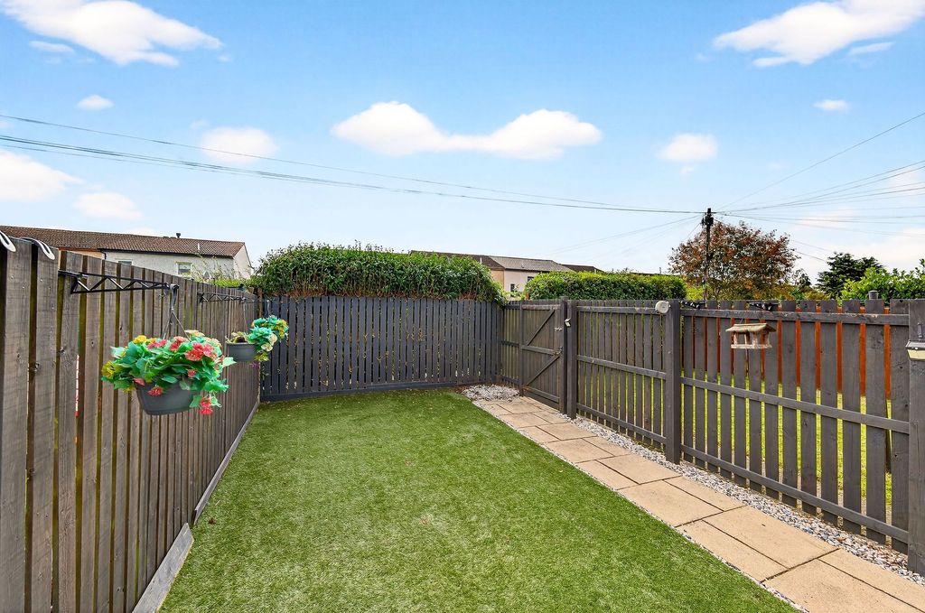 Property photo 2 of 40 Rear Graden