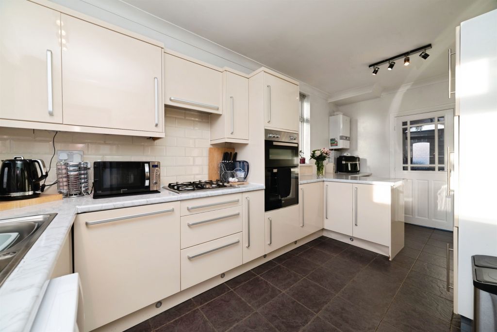 Property photo 2 of 20