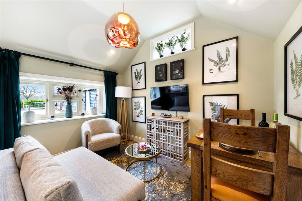 Property photo 3 of 17 House. Partnership