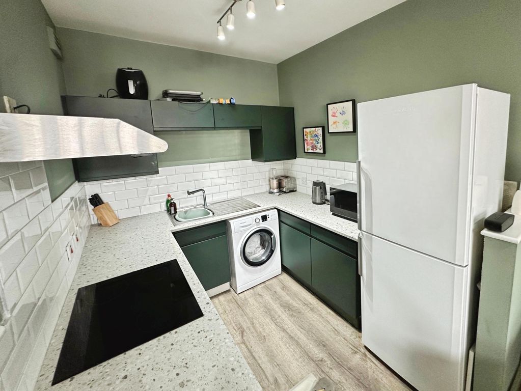Property photo 3 of 12 Kitchen