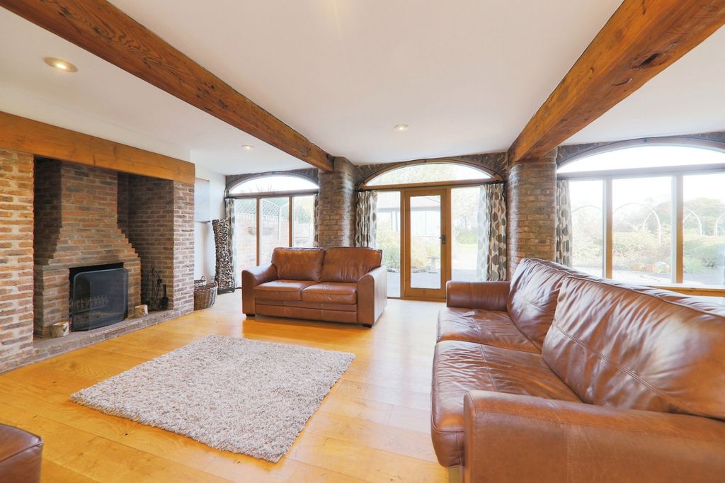 Property photo 2 of 22 3666567