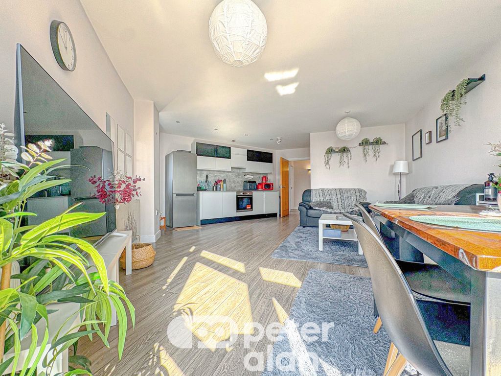 Property photo 2 of 21