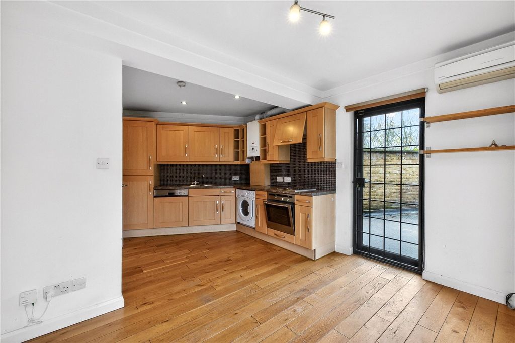 Property photo 2 of 20 Kitchen/Reception