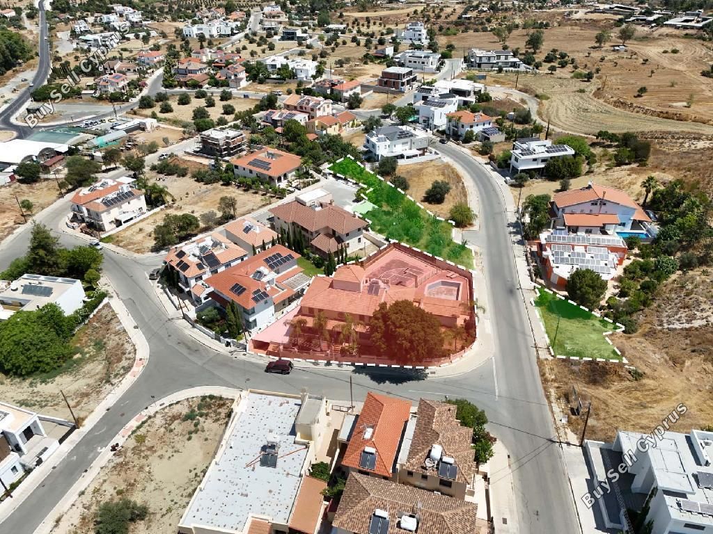 Property photo 3 of 37